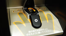 静脈認証式 貴重品ロッカー