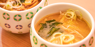 お茶碗に入った雑穀ご飯